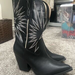 Black Western Embroidered Women's Boots